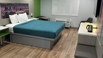 Ropa de cama de alta calidad y caja de seguridad en la habitación