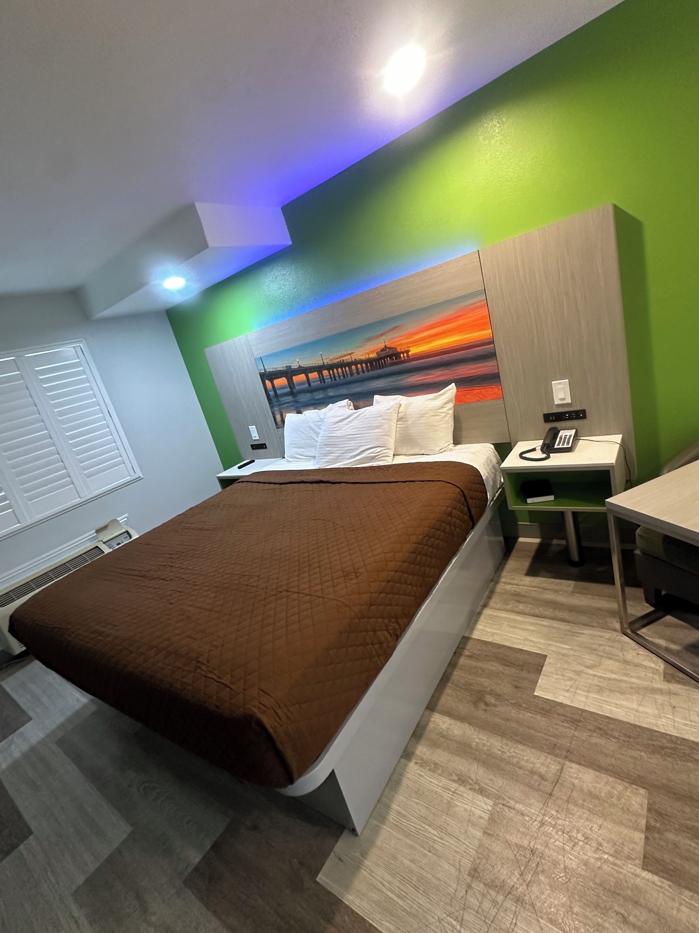 Romantic Room, 1 King Bed, Jetted Tub | Premium bedding, in-room safe, desk, free WiFi