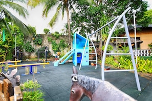 Área de juegos infantiles al aire libre