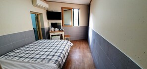 Habitación doble | Escritorio, cortinas opacas, tabla de planchar con plancha y wifi gratis