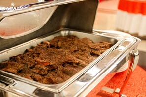 Päivittäinen buffetaamiainen (130000 VND per henkilö)