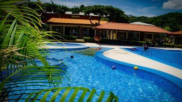 2 indoor pools, sun loungers