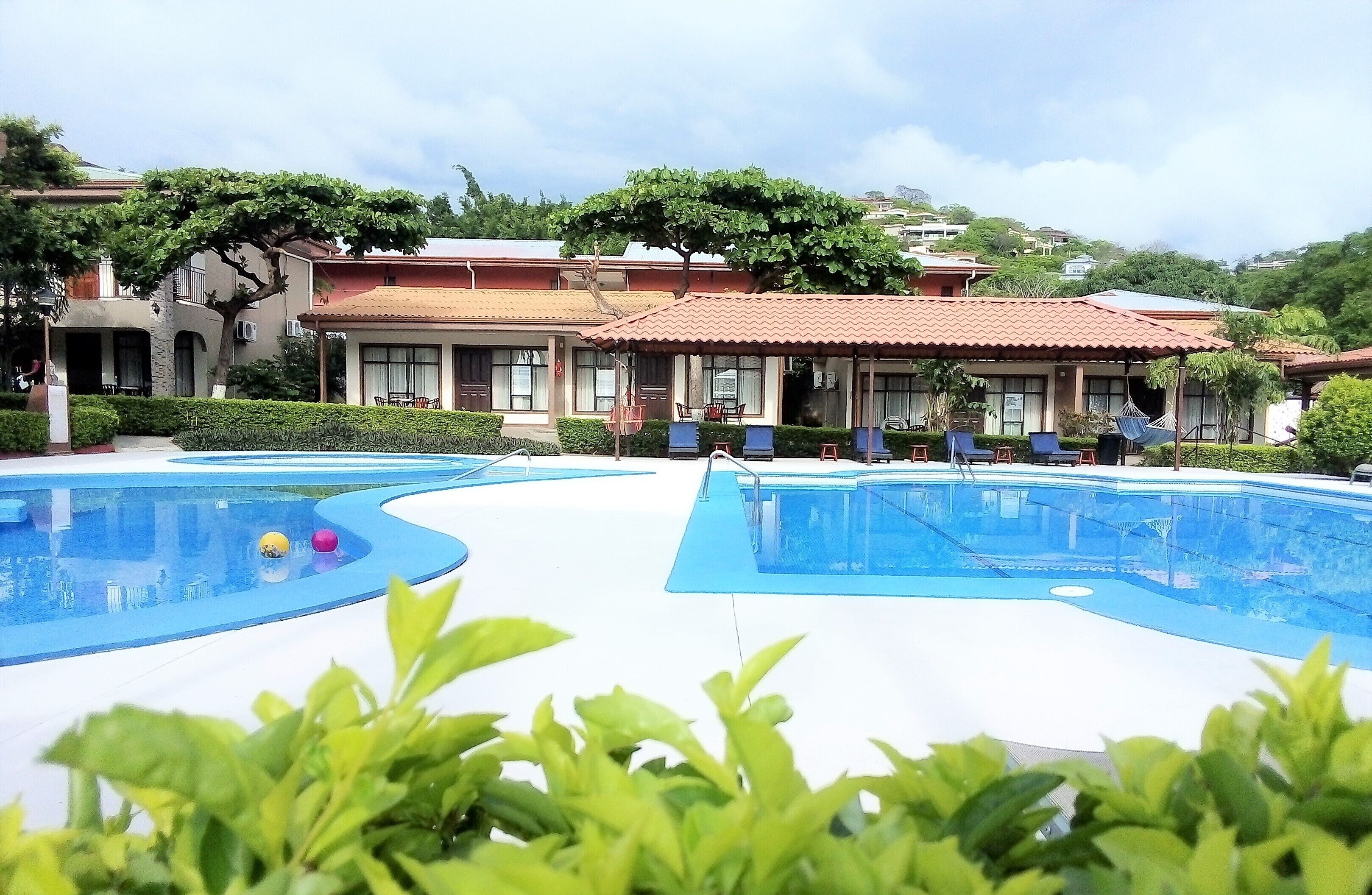 2 Innenpools, Liegestühle