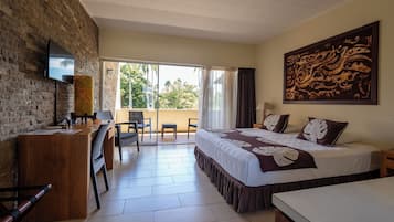 Habitación estándar | Caja de seguridad en la habitación, muebles diferentes y escritorio