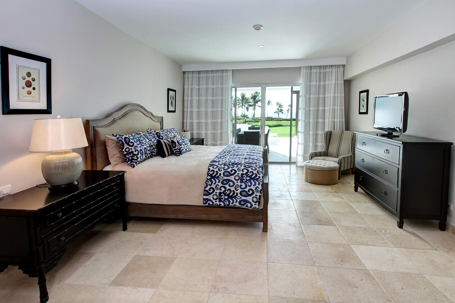 Down duvets, minibar, in-room safe, blackout curtains