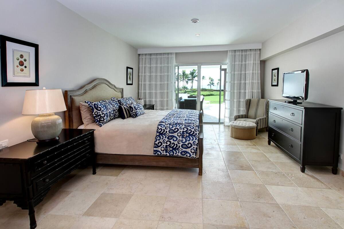 Down comforters, minibar, in-room safe, blackout drapes