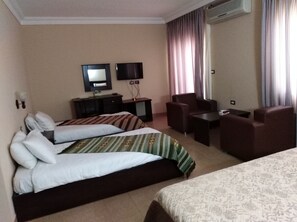 Minibar, in-room safe, desk, soundproofing - Delilah Hotel (Madaba)