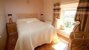 Double Room, Ensuite | Cribs (free), WiFi (free) - Bridgeview Farmhouse (Kilbrittain)