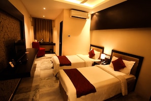 Deluxe Double Room | In-room safe, desk, laptop workspace, blackout drapes - Hotel Mars Classic (Chennai)