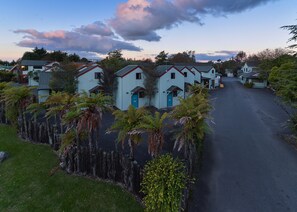 Exterior - Smoke Lake Hot Springs Lodge and Camp (Rotorua)