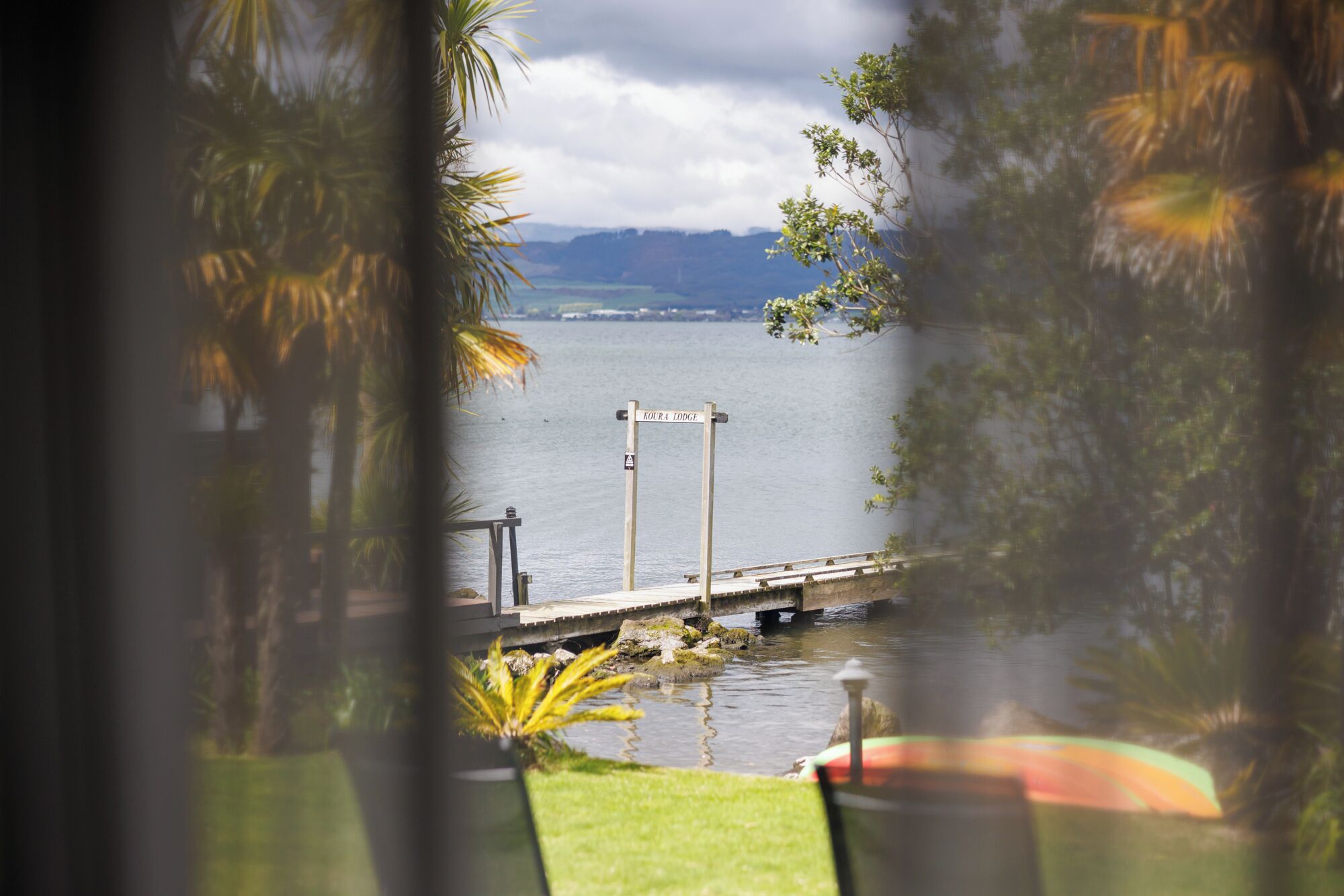 Lodge Room, 1 Bedroom, Ensuite, Lake View | Ropa de cama de alta calidad, cortinas opacas, sistema de insonorización