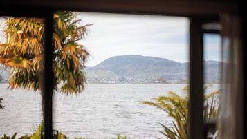 Lodge Suite, 1 Bedroom, Ensuite, Lake View | Premium bedding, blackout curtains, soundproofing, iron/ironing board