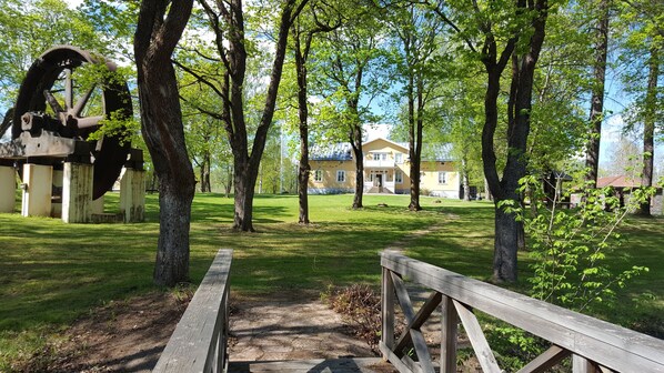 Property grounds - L�ångshyttans Brukshotell (Langshyttan)