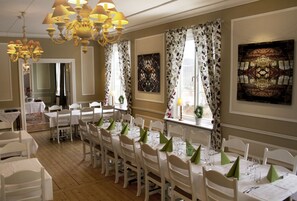 Lunch and dinner served, garden views  - Långshyttans Brukshotell (Langshyttan)