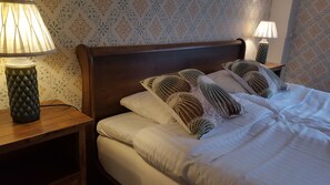 Individually decorated, soundproofing, free WiFi, bed sheets - Långshyttans Brukshotell (Langshyttan)