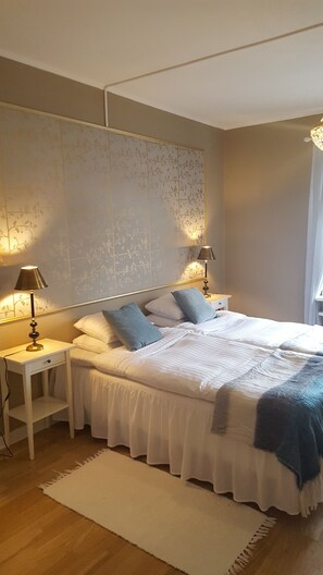 Junior Double Room, 1 Bedroom, Bathtub | Individually decorated, soundproofing, free WiFi, bed sheets - Långshyttans Brukshotell (Langshyttan)