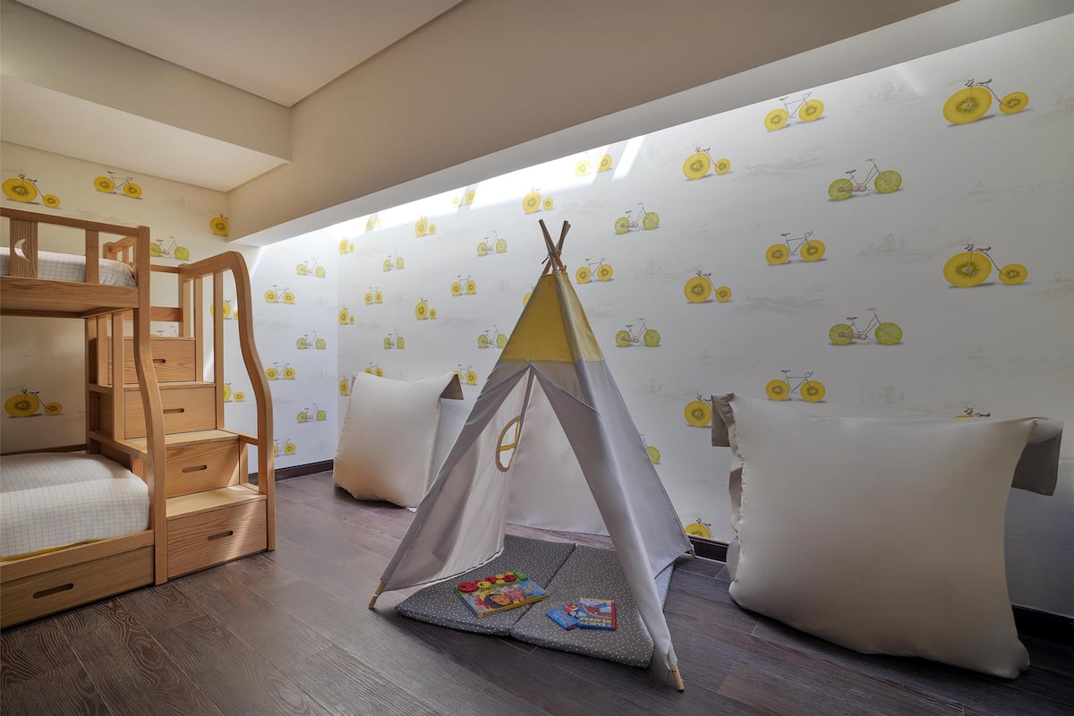 Deluxe Family Lagoon Access Room | 1 bedroom, Egyptian cotton sheets, premium bedding, minibar