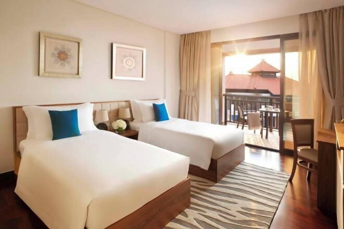 Egyptian cotton sheets, premium bedding, minibar, in-room safe