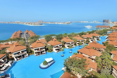 Private beach, sun loungers, scuba diving, snorkeling. Anantara The Palm Dubai Resort