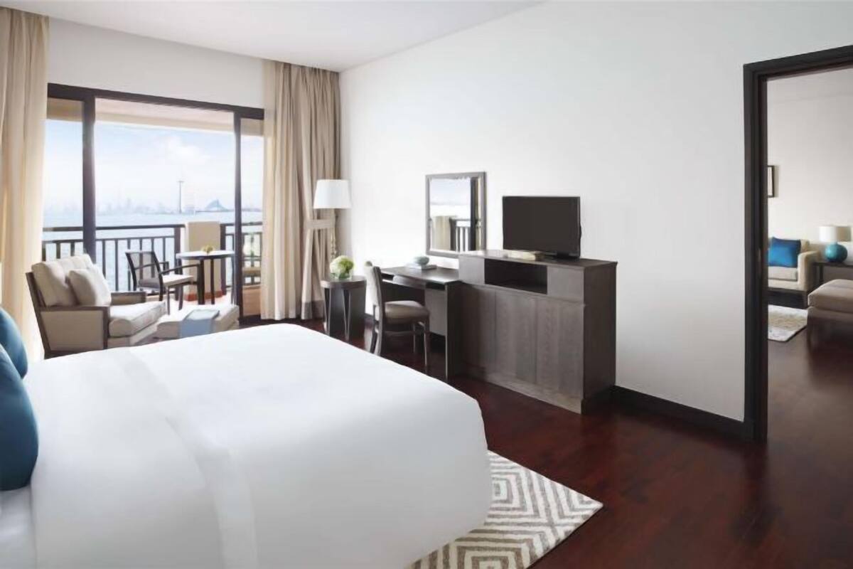 Egyptian cotton sheets, premium bedding, minibar, in-room safe
