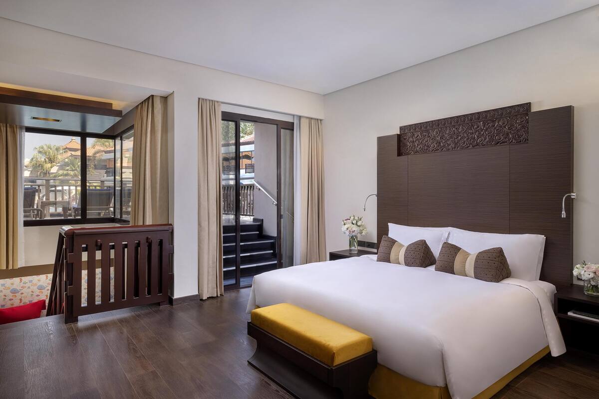 Familiekamer | Lakens van Egyptisch katoen, luxe beddengoed, een minibar