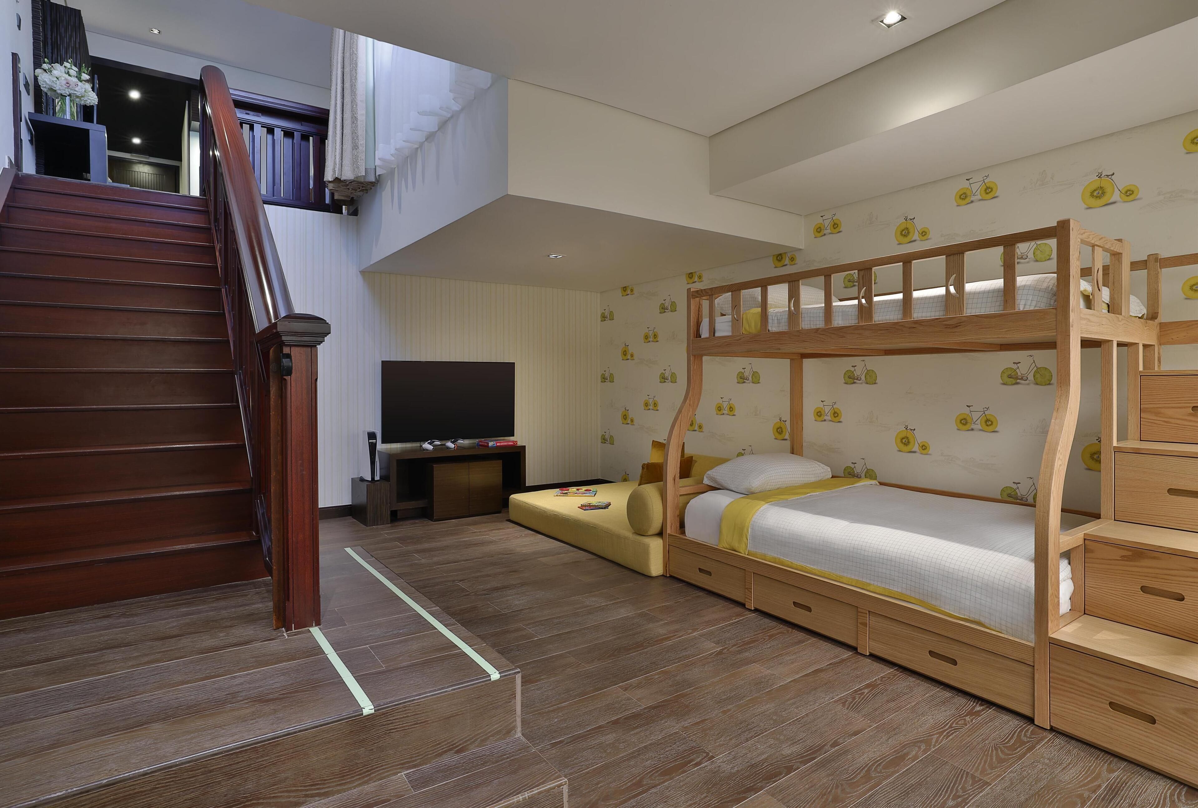 Deluxe Family Lagoon Access Room | Egyptian cotton sheets, premium bedding, minibar, in-room safe