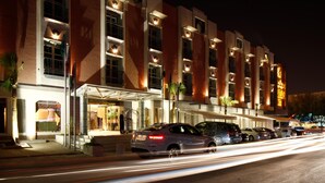 A hotel with multiple floors, balconies, and a covered entrance. - Grand Plaza Hotel - Takhasosi Riyadh (Riyadh)