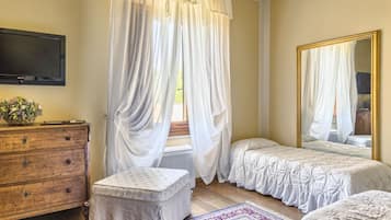 Deluxe-Dreibettzimmer | Zimmersafe, Schreibtisch, kostenlose Babybetten, Zustellbetten