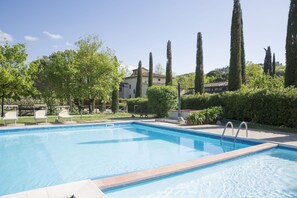 2 piscines extérieures