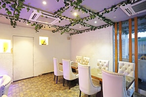 Breakfast, lunch and dinner served  - JRD Luxury (New Delhi)