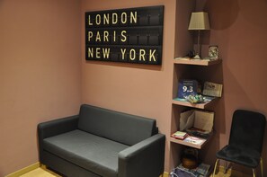 Coin salon dans le hall