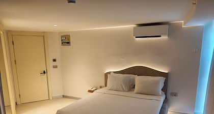 The Corner Park Hotel