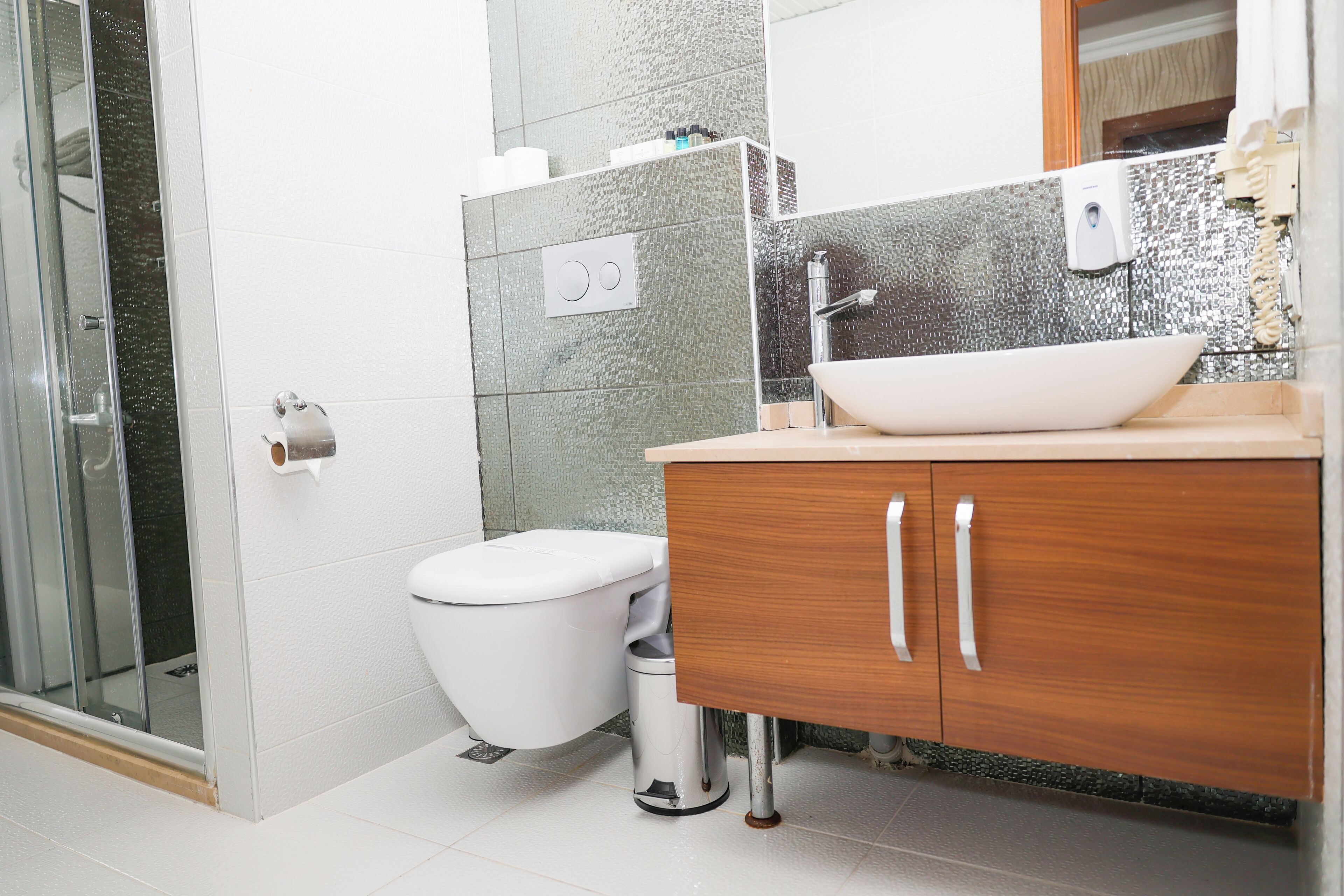 shower, free toiletries, hair dryer, slippers