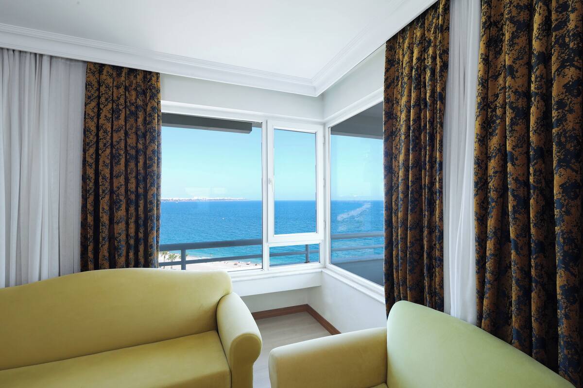 standard double room, balcony, sea view | 1 bedroom, premium bedding, minibar, in-room safe
