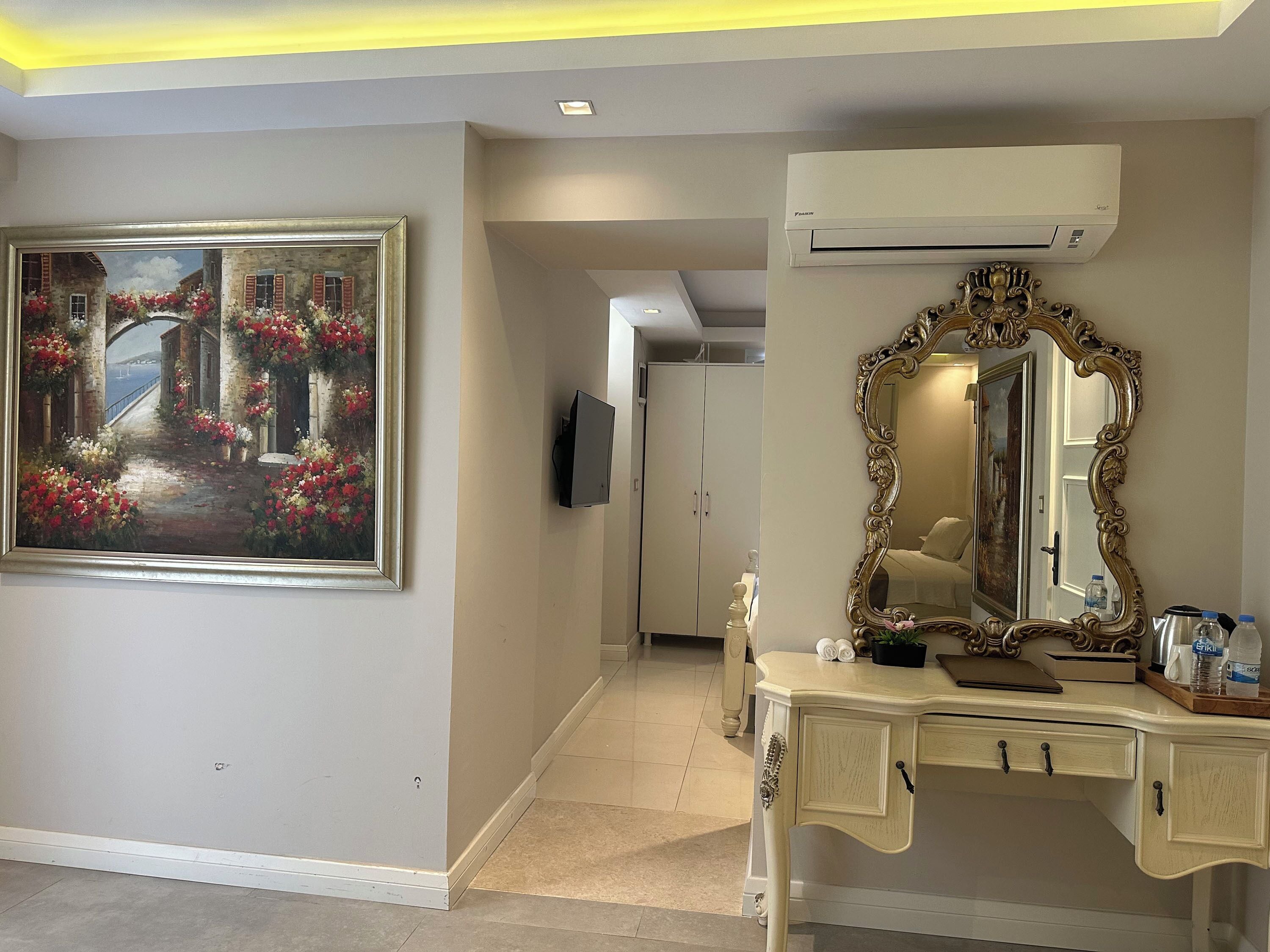 family room | premium bedding, minibar, in-room safe, desk