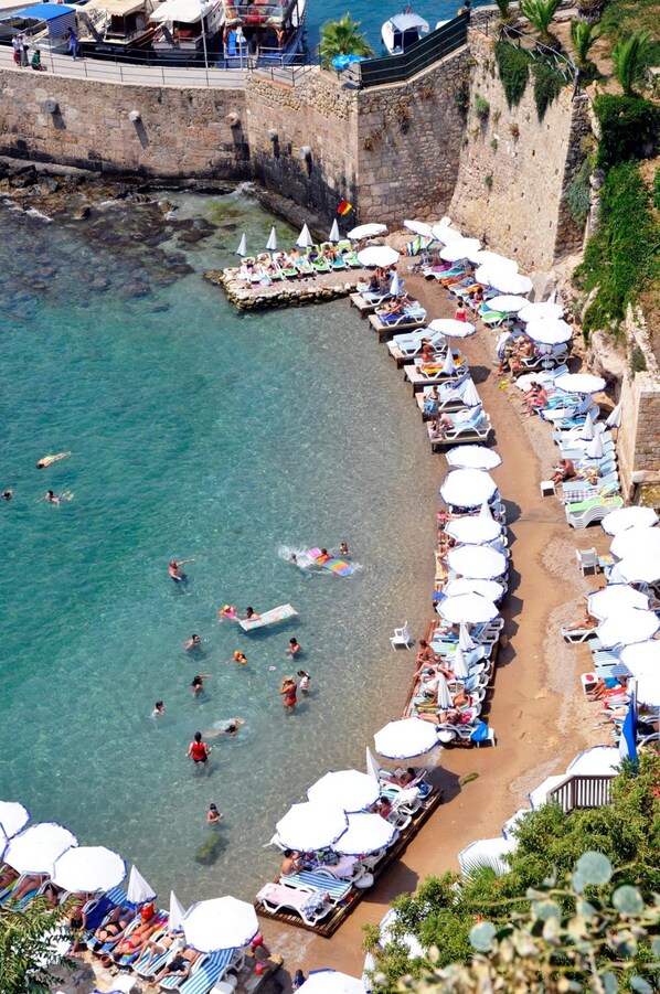 Ranta lähistöllä, rantapyyhkeitä