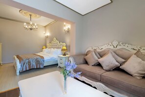 Suíte grand | Roupas de cama premium, frigobar, cofres nos quartos, escrivaninha