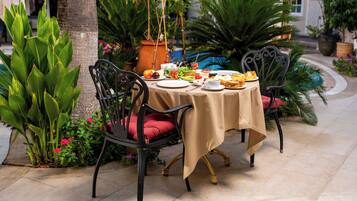 Free daily continental breakfast