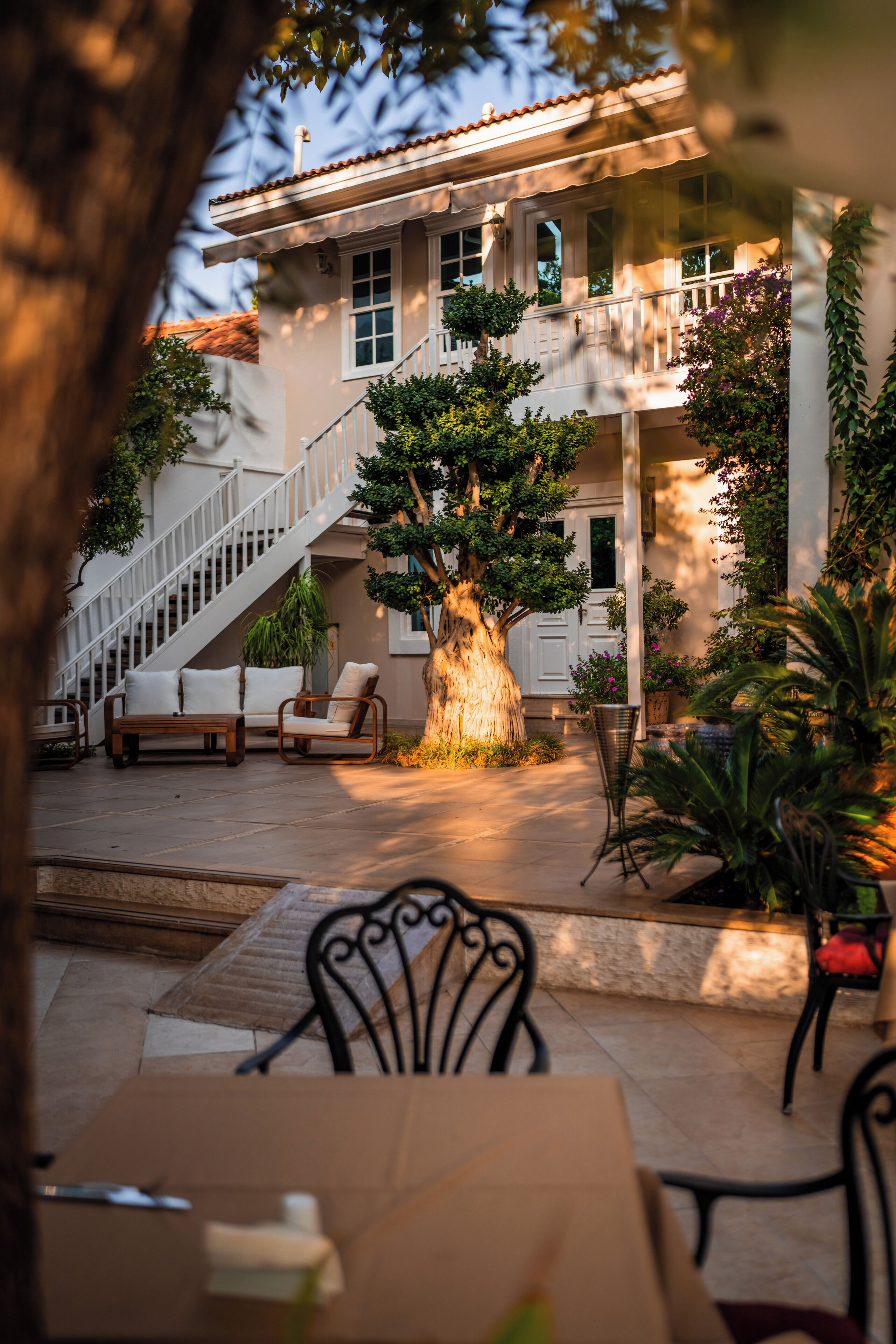 family suite | living area | 32-inch flat-screen tv with satellite channels, netflix