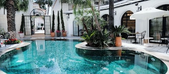 Elegance East Hotel - Boutique Class