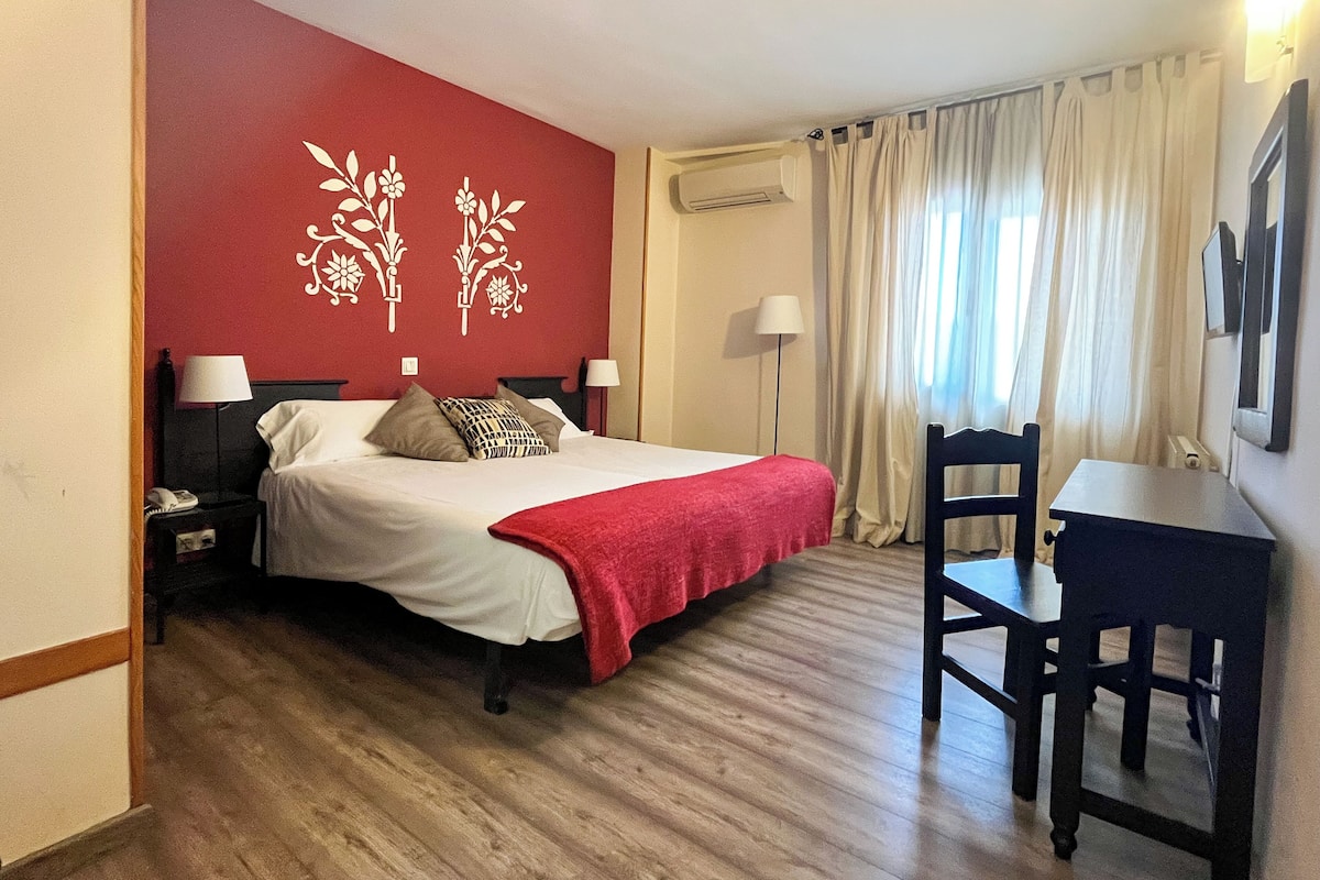 Ropa de cama de alta calidad, escritorio, wifi gratis y ropa de cama 