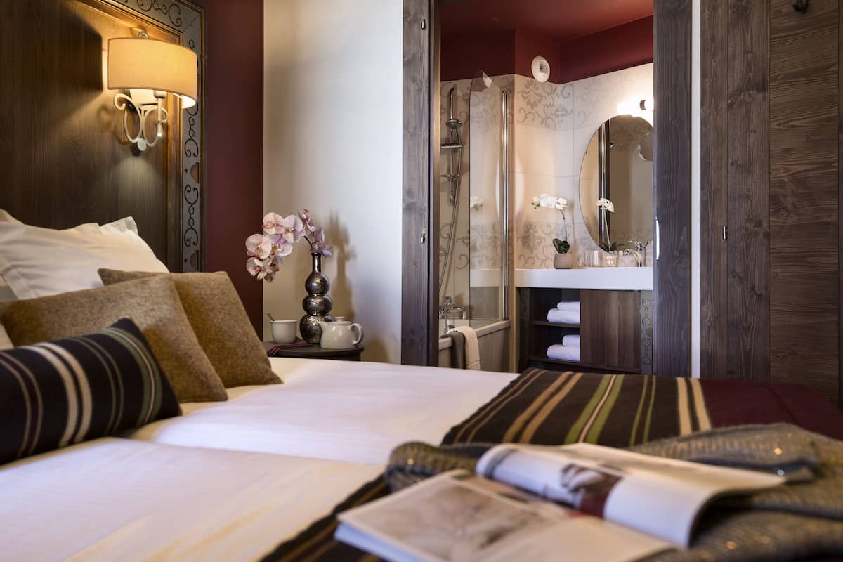 2 bedrooms, premium bedding, in-room safe, iron/ironing board