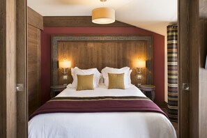 Premium bedding, in-room safe, iron/ironing board, free WiFi