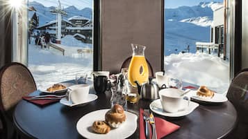 Daily buffet breakfast (EUR 25 per person)