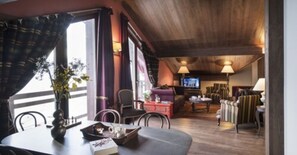 Prestige Suite | Interior entrance - Le Hameau du Kashmir (Les Belleville)