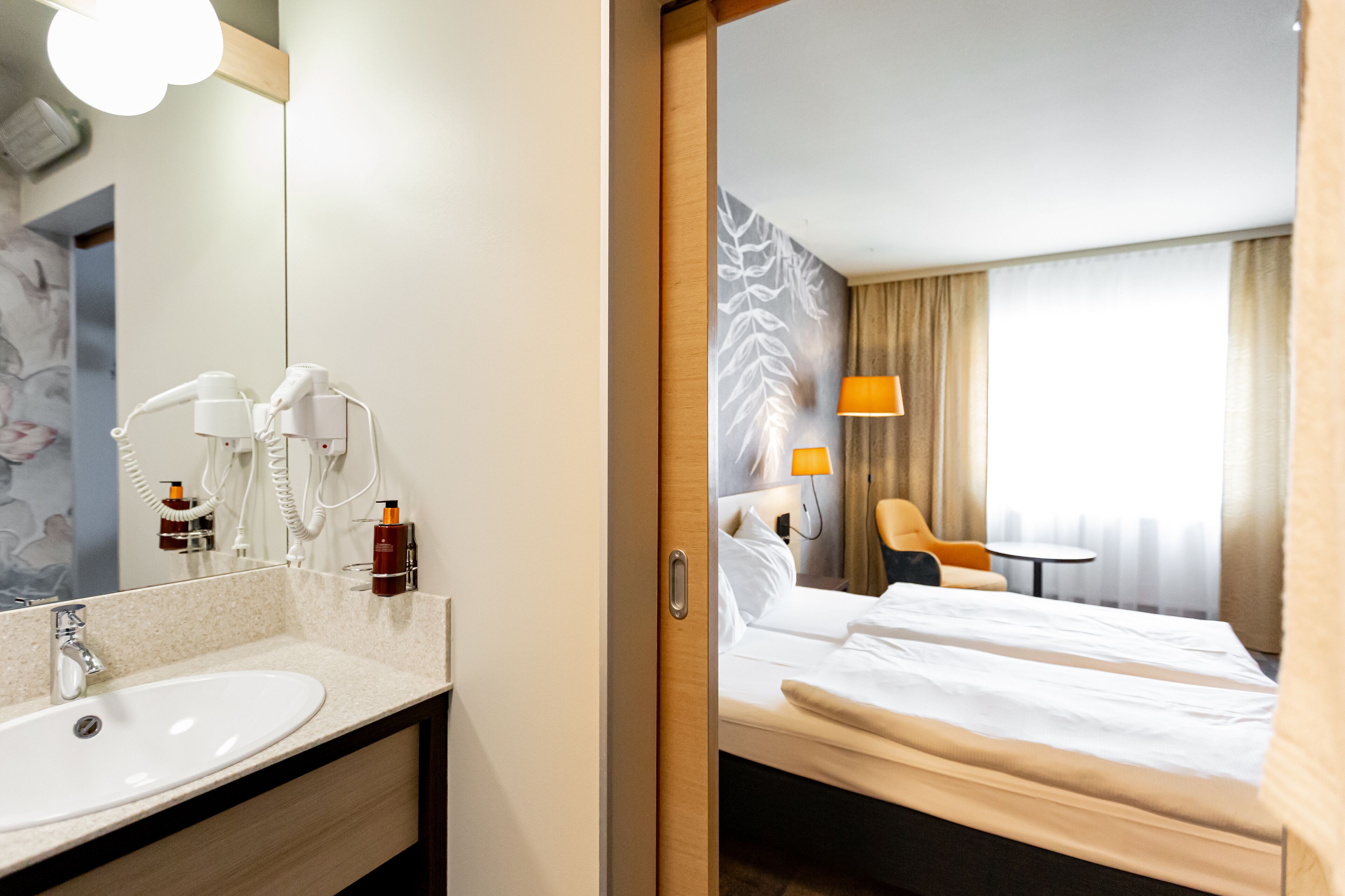 business double room | bathroom | shower, rainfall showerhead, free toiletries, hair dryer