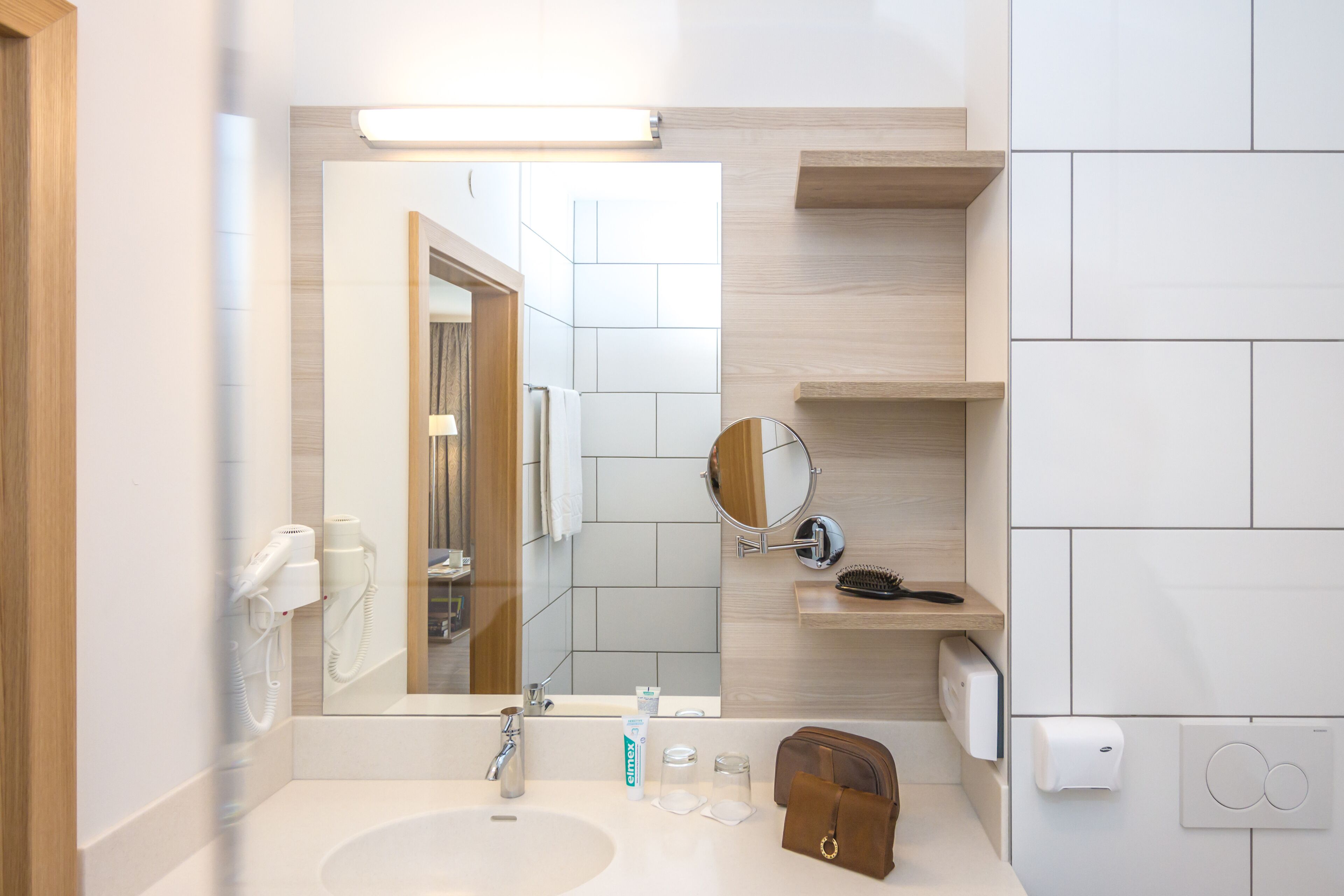 shower, rainfall showerhead, free toiletries, hair dryer