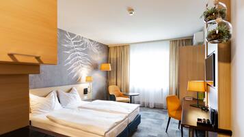 Business Double Room | Hypo-allergenic bedding, in-room safe, desk, laptop workspace