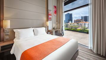 Habitación, 1 cama de matrimonio, vistas a la ciudad (Free Breakfast) | Ropa de cama de alta calidad y colchones con acolchado adicional