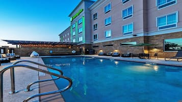 Outdoor pool, open 8 AM to 10 PM, sun loungers